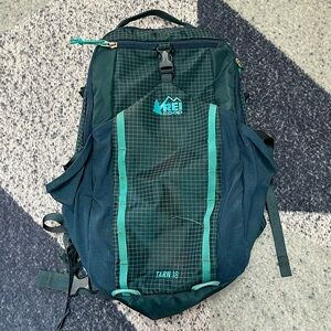 youth REI TARN 18 backpack